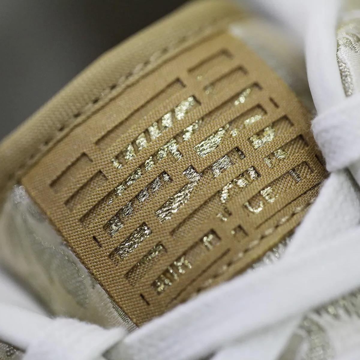 La célébration du Nouvel An chinois par Nike atteint de nouveaux sommets avec une Air Force 1 à 365 $. La célébration du Nouvel An chinois par Nike atteint de nouveaux sommets avec une Air Force 1 à 365 $.