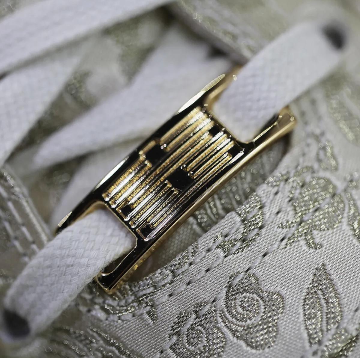 La célébration du Nouvel An chinois par Nike atteint de nouveaux sommets avec une Air Force 1 à 365 $. La célébration du Nouvel An chinois par Nike atteint de nouveaux sommets avec une Air Force 1 à 365 $.