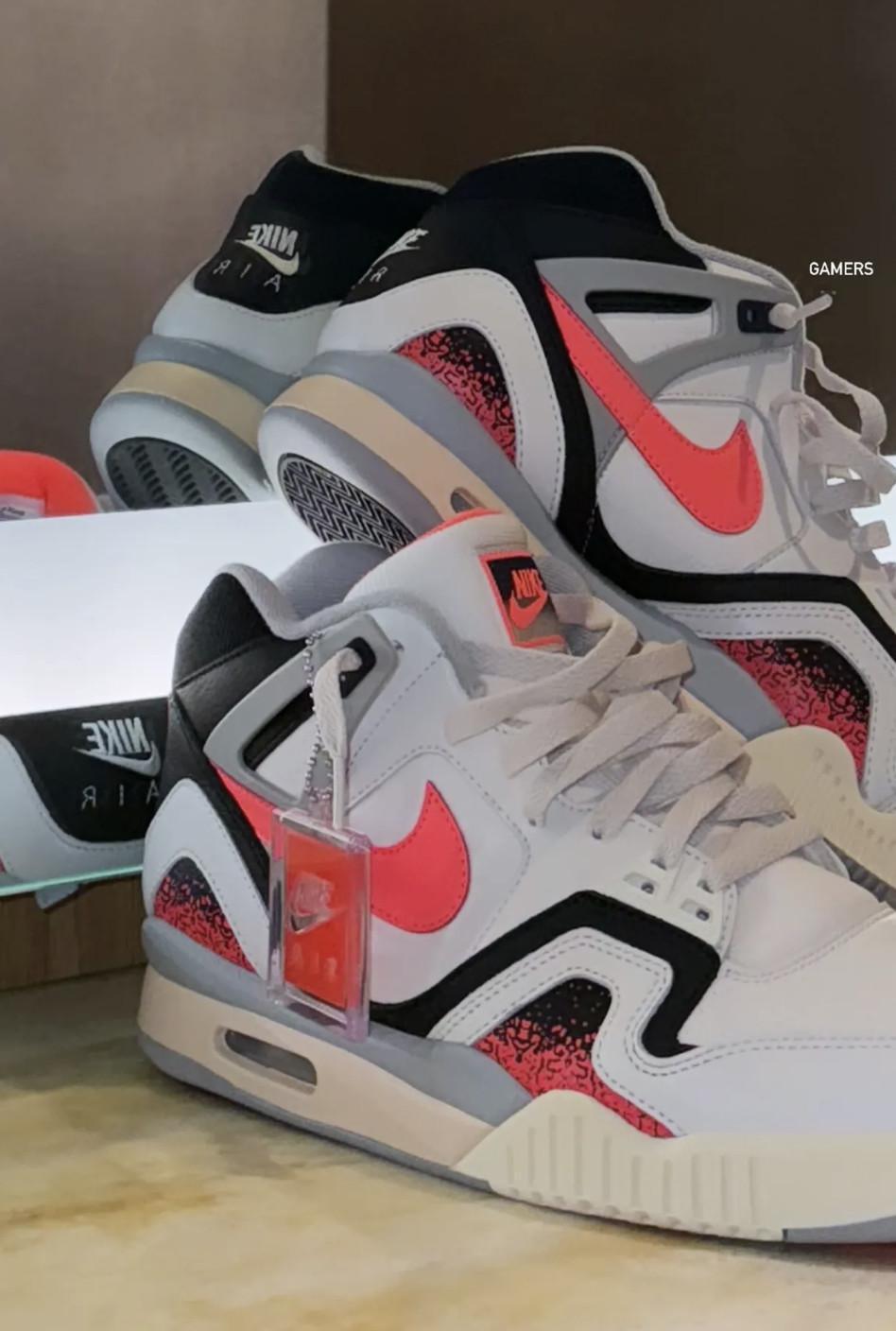 Andre Agassi dévoile la version 2024 de la Nike Air Tech Challenge II "Hot Lava" Andre Agassi dévoile la version 2024 de la Nike Air Tech Challenge II "Hot Lava"