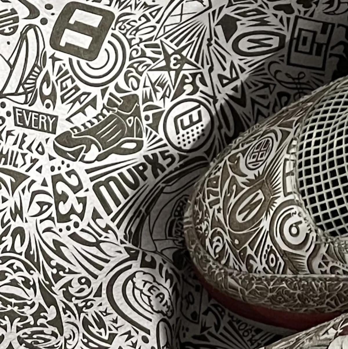 Seuls Michael Jordan, Mark Parker et Mark Smith possèdent cet échantillon d'Air Jordan 4 "Laser". Seuls Michael Jordan, Mark Parker et Mark Smith possèdent cet échantillon d'Air Jordan 4 "Laser".