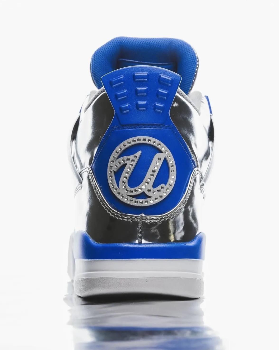 Gros plan sur les Air Jordan 4 personnalisées d'Usher pour le spectacle de la mi-temps du Super Bowl LVIII Gros plan sur les Air Jordan 4 personnalisées d'Usher pour le spectacle de la mi-temps du Super Bowl LVIII