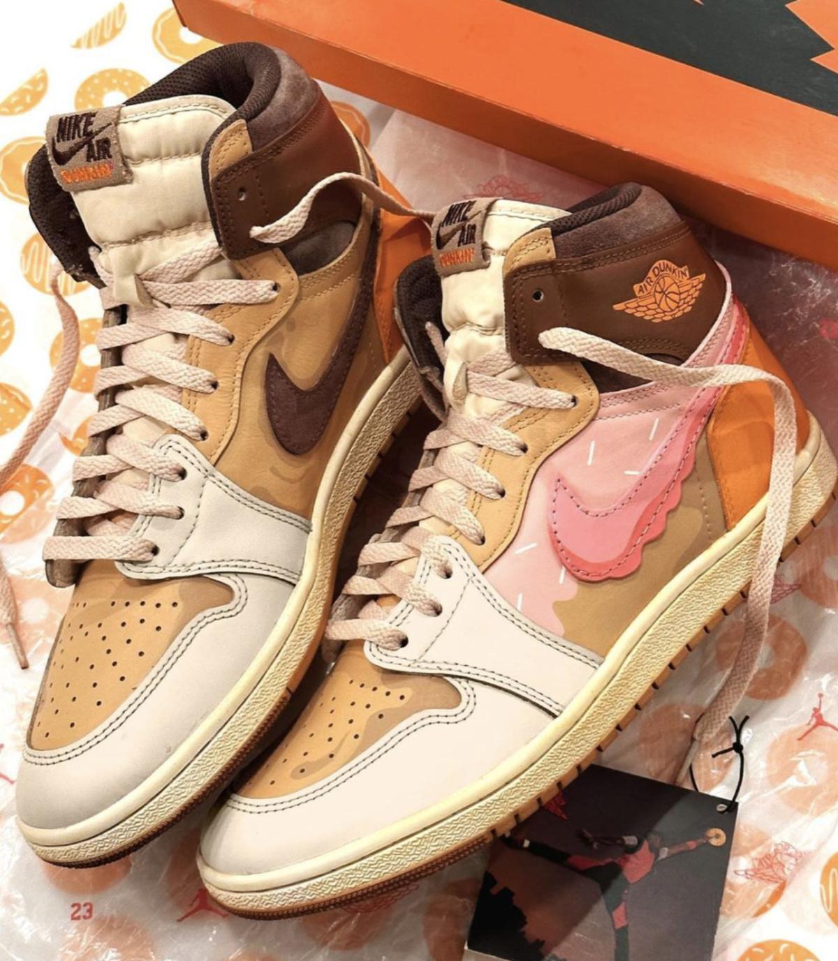 Les dunks personnalisés de Ben Affleck "What The Dunkin'" de la publicité du Super Bowl Les dunks personnalisés de Ben Affleck "What The Dunkin'" de la publicité du Super Bowl