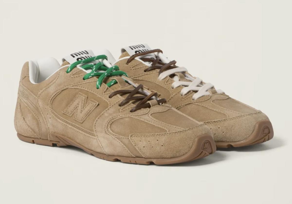 La collaboration de Miu Miu avec New Balance, d'une valeur de 1 120 $, sort aujourd'hui. La collaboration de Miu Miu avec New Balance, d'une valeur de 1 120 $, sort aujourd'hui.