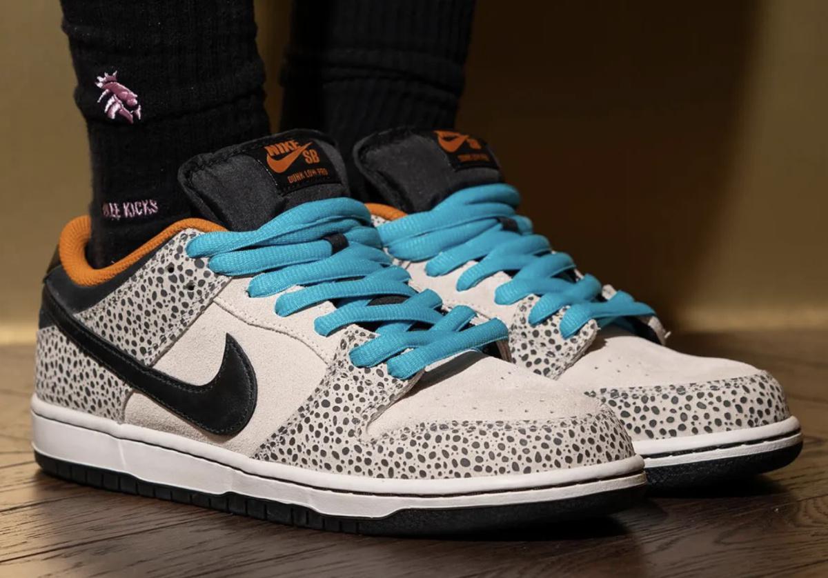 Détail de la Nike SB Dunk Low "Olympic" pour 2024 Détail de la Nike SB Dunk Low "Olympic" pour 2024