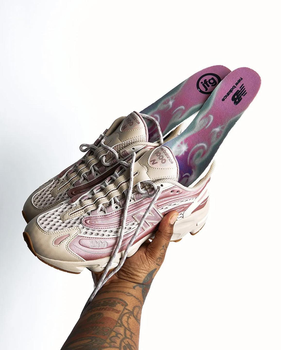Joe Freshgoods dévoile ses New Balance 1000 "Pink Mink" et "Black Ice". Joe Freshgoods dévoile ses New Balance 1000 "Pink Mink" et "Black Ice".