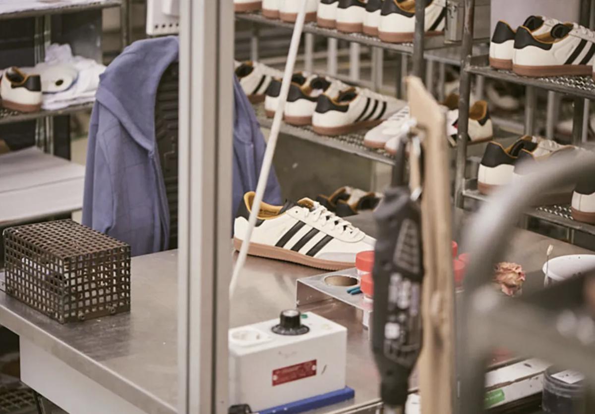 JJJJound annonce officiellement son partenariat avec adidas Originals avec une collaboration sur la Samba JJJJound annonce officiellement son partenariat avec adidas Originals avec une collaboration sur la Samba