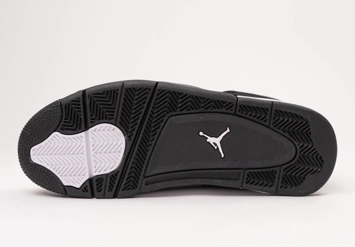 L'Air Jordan 4 "White Thunder" poursuit la série des coloris épiques L'Air Jordan 4 "White Thunder" poursuit la série des coloris épiques