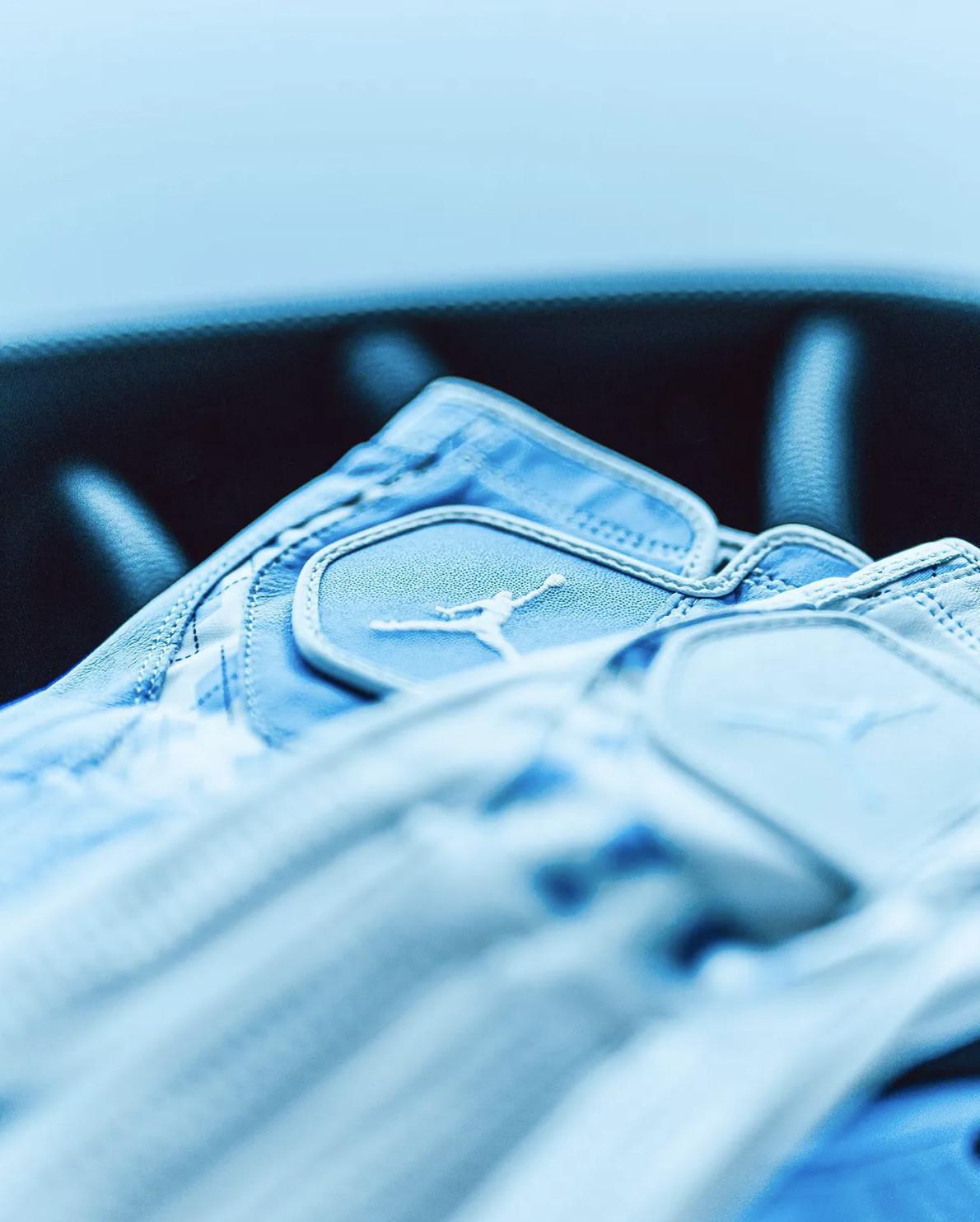 Michael Jordan offre à l'équipe de golf de l'UNC des Air Jordan 9s et bien d'autres choses encore Michael Jordan offre à l'équipe de golf de l'UNC des Air Jordan 9s et bien d'autres choses encore