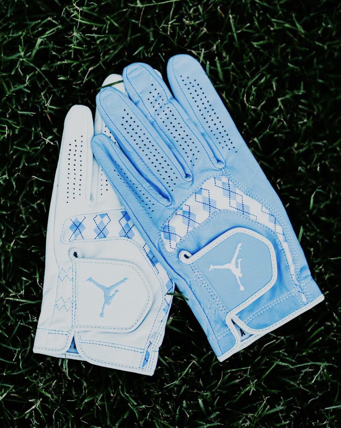 Michael Jordan offre à l'équipe de golf de l'UNC des Air Jordan 9s et bien d'autres choses encore Michael Jordan offre à l'équipe de golf de l'UNC des Air Jordan 9s et bien d'autres choses encore