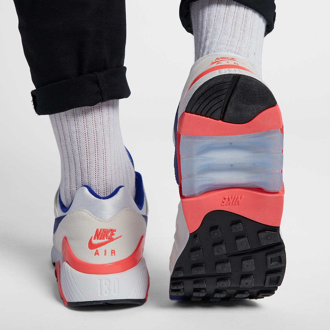 Premier regard sur la Nike Air 180 "Ultramarine" avec de grosses bulles