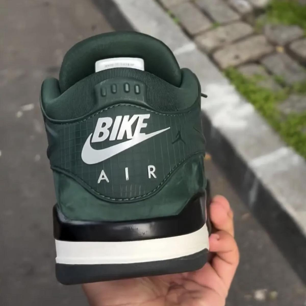 La Jordan 4 RM "Bike Air" de Nigel Sylvester dévoilée en "Pro Green" La Jordan 4 RM "Bike Air" de Nigel Sylvester dévoilée en "Pro Green"