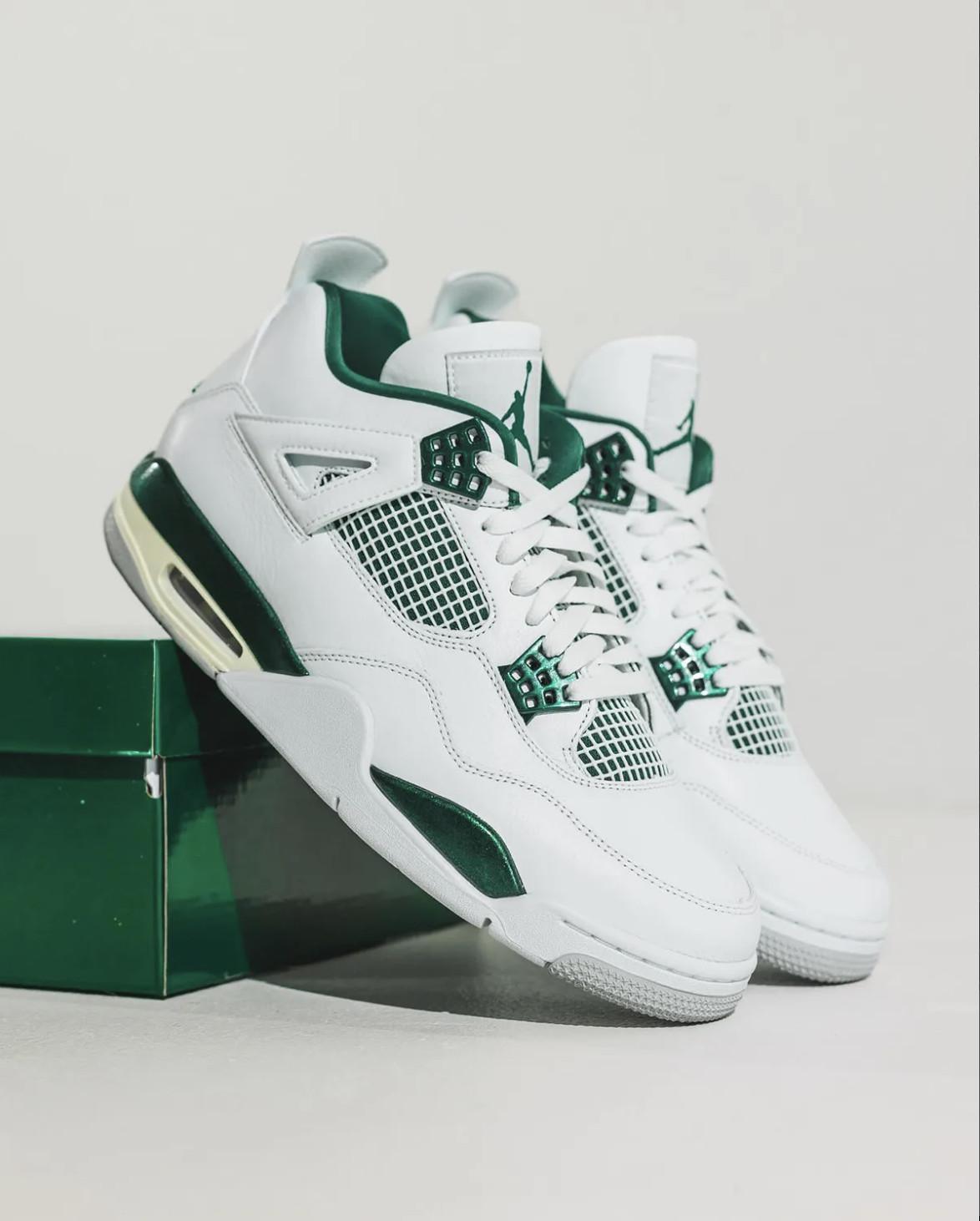 Le « vert oxydé » poursuit la domination de l'Air Jordan 4s Le « vert oxydé » poursuit la domination de l'Air Jordan 4s