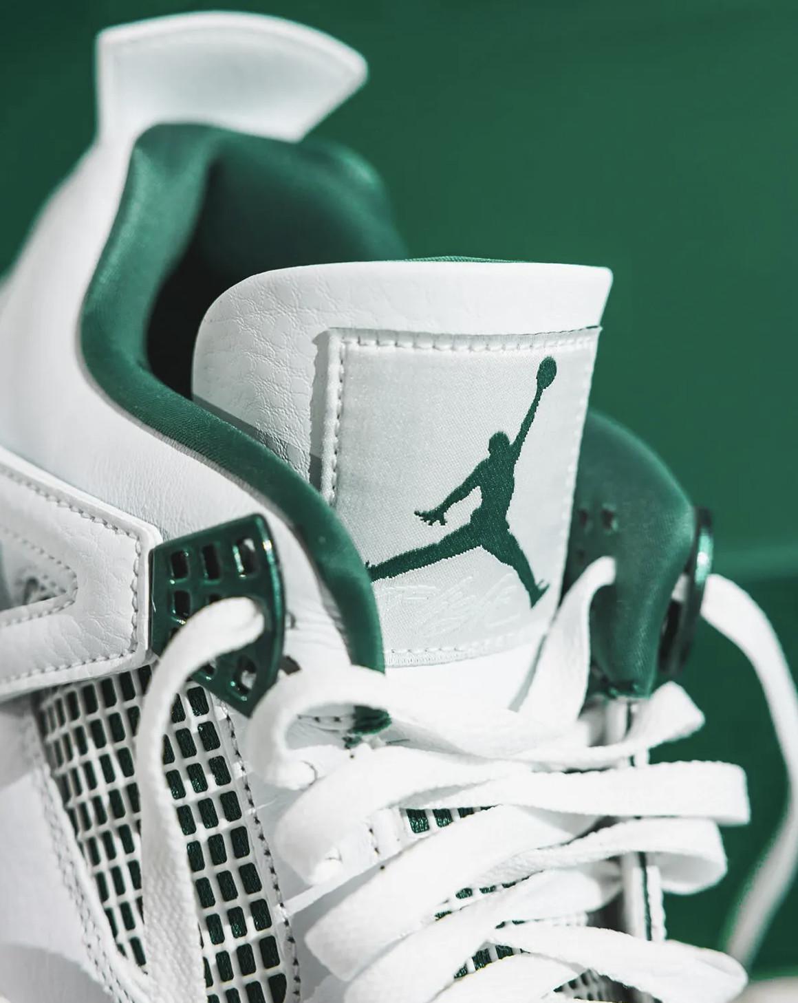 Le « vert oxydé » poursuit la domination de l'Air Jordan 4s Le « vert oxydé » poursuit la domination de l'Air Jordan 4s