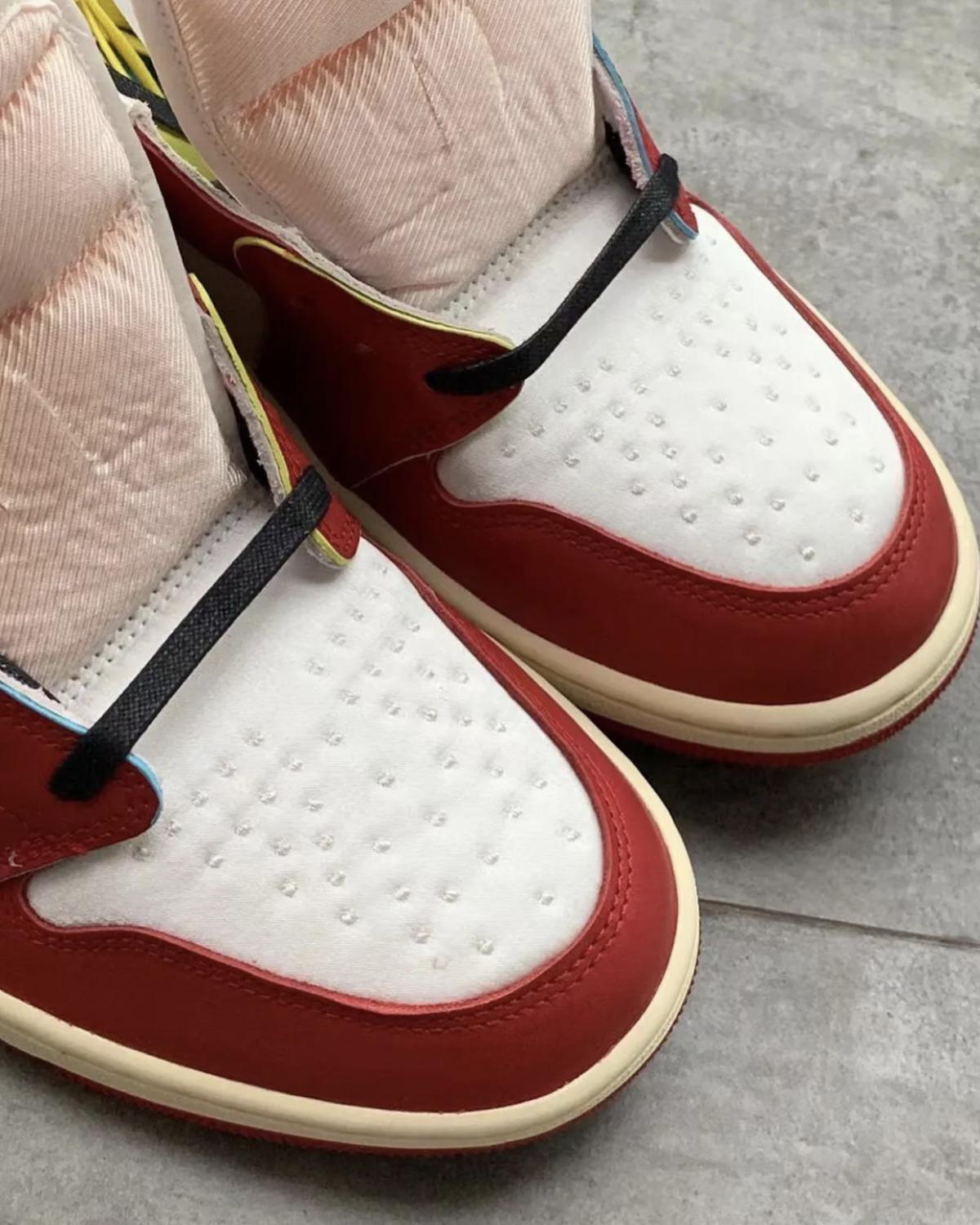 Gros plan sur l'Air Jordan 1 Low « Home » exclusif à la Trophy Room Gros plan sur l'Air Jordan 1 Low « Home » exclusif à la Trophy Room