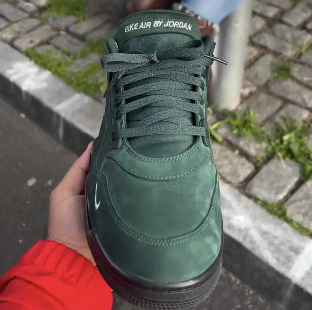 Nigel Sylvester révèle l'inspiration du design de la Jordan 4 RM "Bike Air". Nigel Sylvester révèle l'inspiration du design de la Jordan 4 RM "Bike Air".