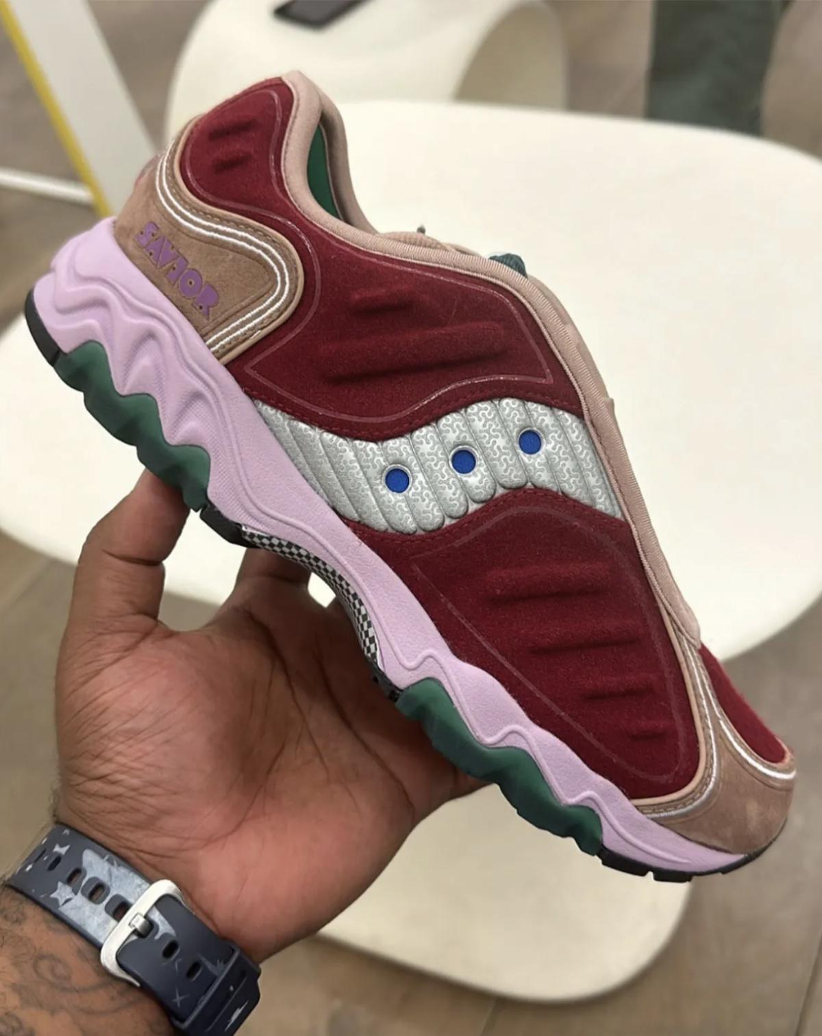 Jae Tips dévoile le premier aperçu de deux collaborations avec Saucony Matrix Jae Tips dévoile le premier aperçu de deux collaborations avec Saucony Matrix