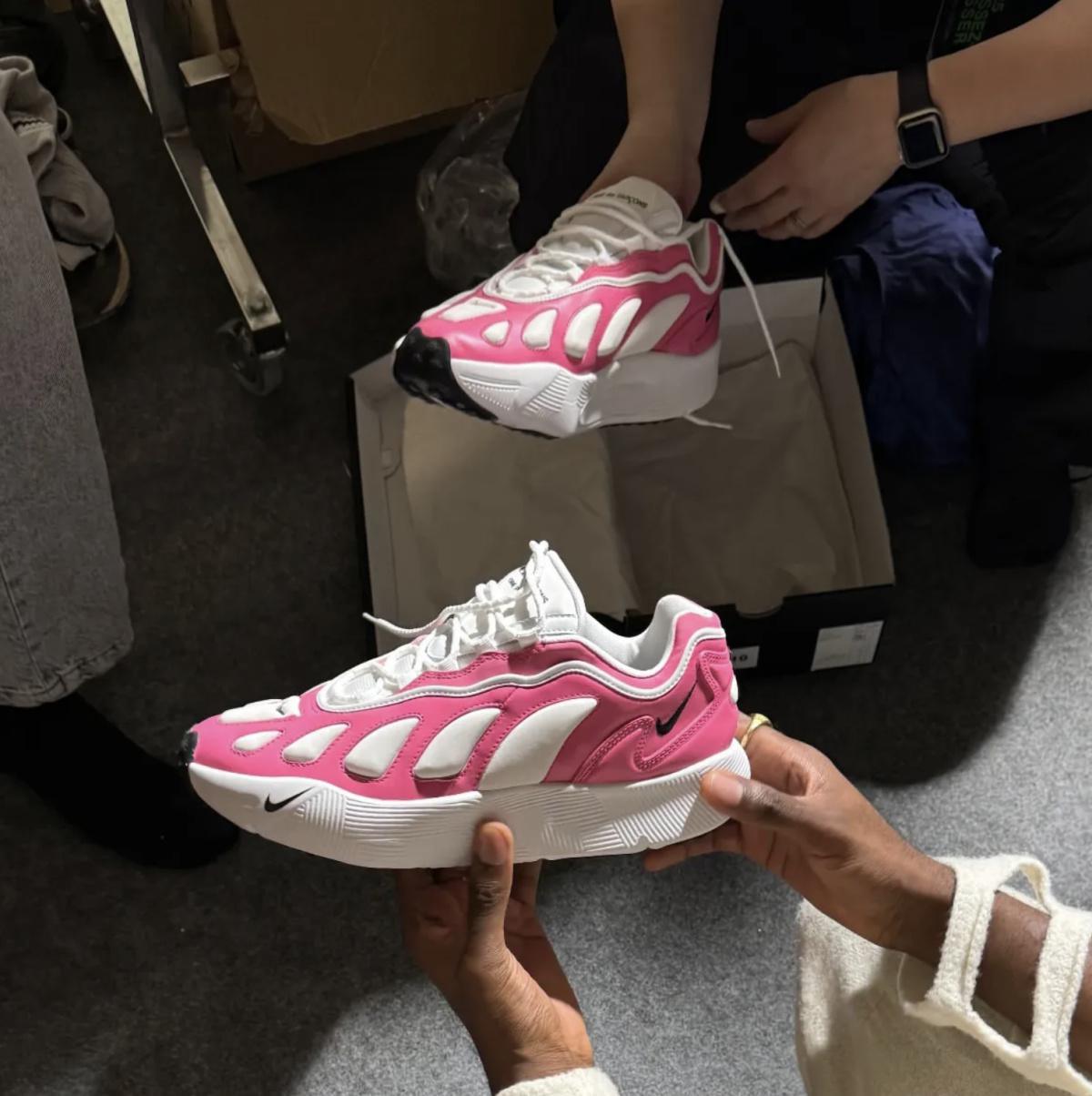 La reprise de la Nike Air Max 96 par COMME des GARÇONS HOMME PLUS fait froncer les sourcils La reprise de la Nike Air Max 96 par COMME des GARÇONS HOMME PLUS fait froncer les sourcils