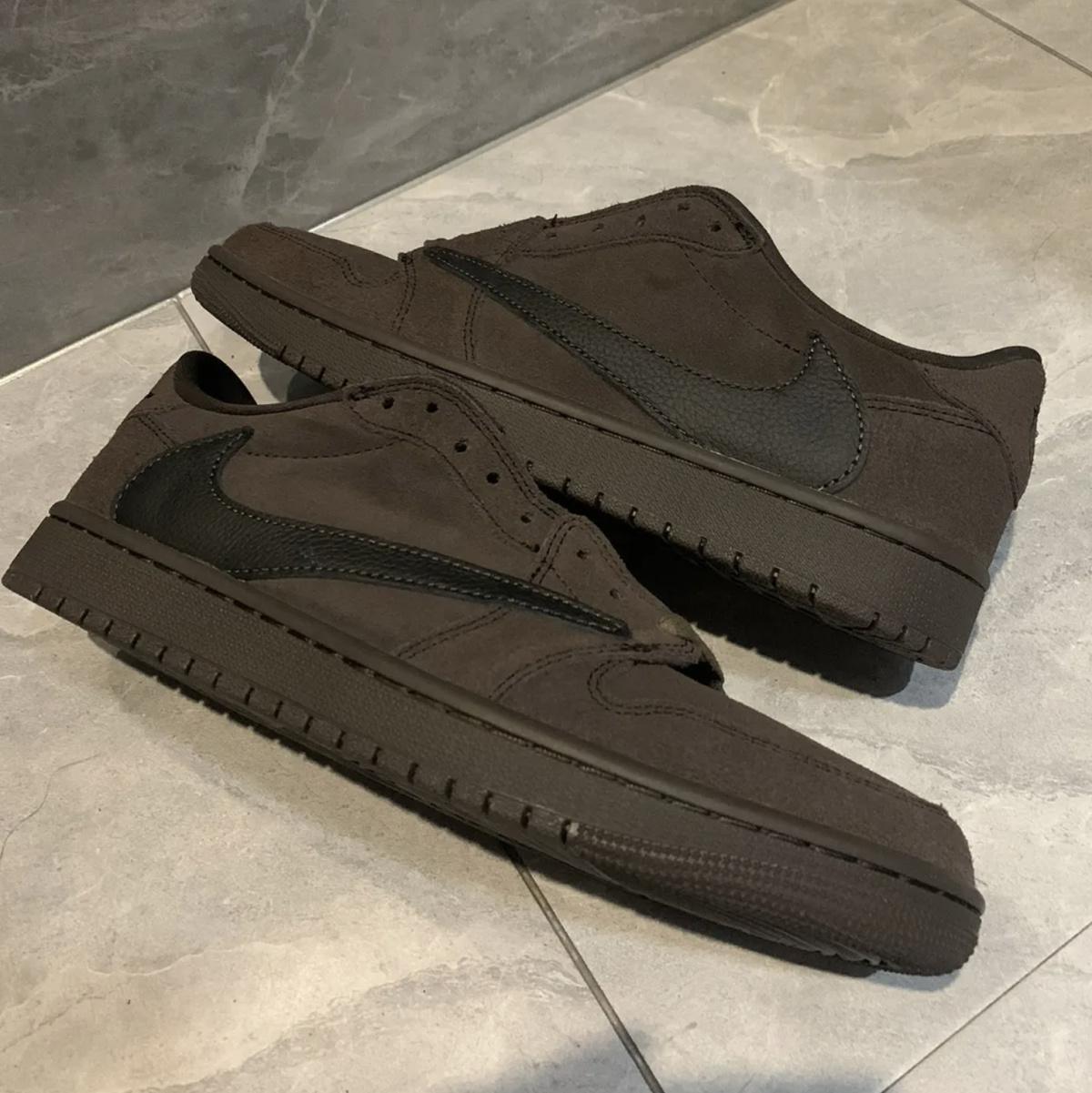 Premier regard sur la version Travis Scott x Air Jordan 1 Low OG "Triple Mocha" Premier regard sur la version Travis Scott x Air Jordan 1 Low OG "Triple Mocha"