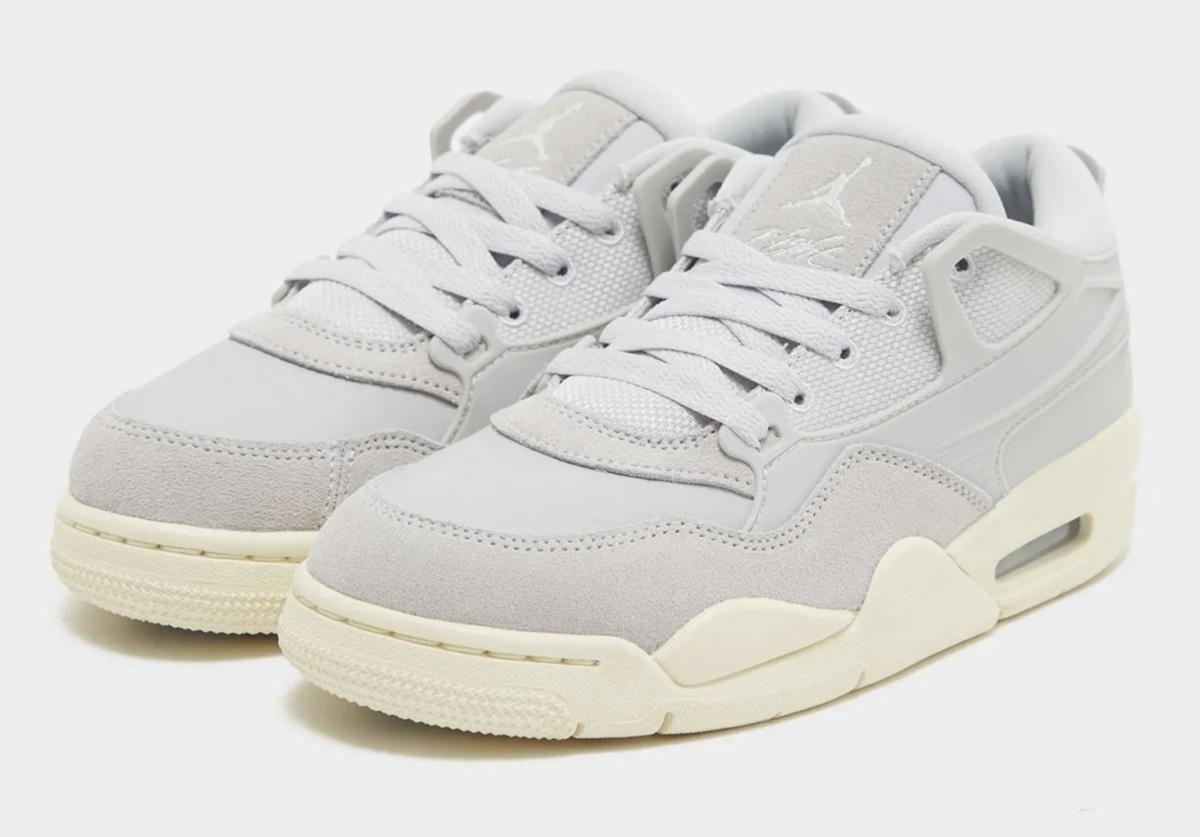Une Air Jordan 4 RM apparaît avec un gris monochromatique