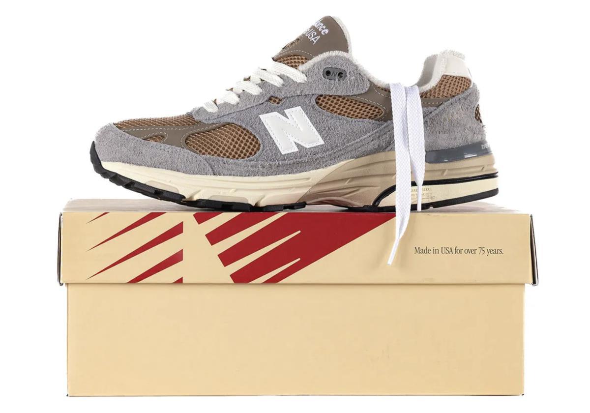 Le daim poilu enveloppe la New Balance 993 Made In USA Le daim poilu enveloppe la New Balance 993 Made In USA