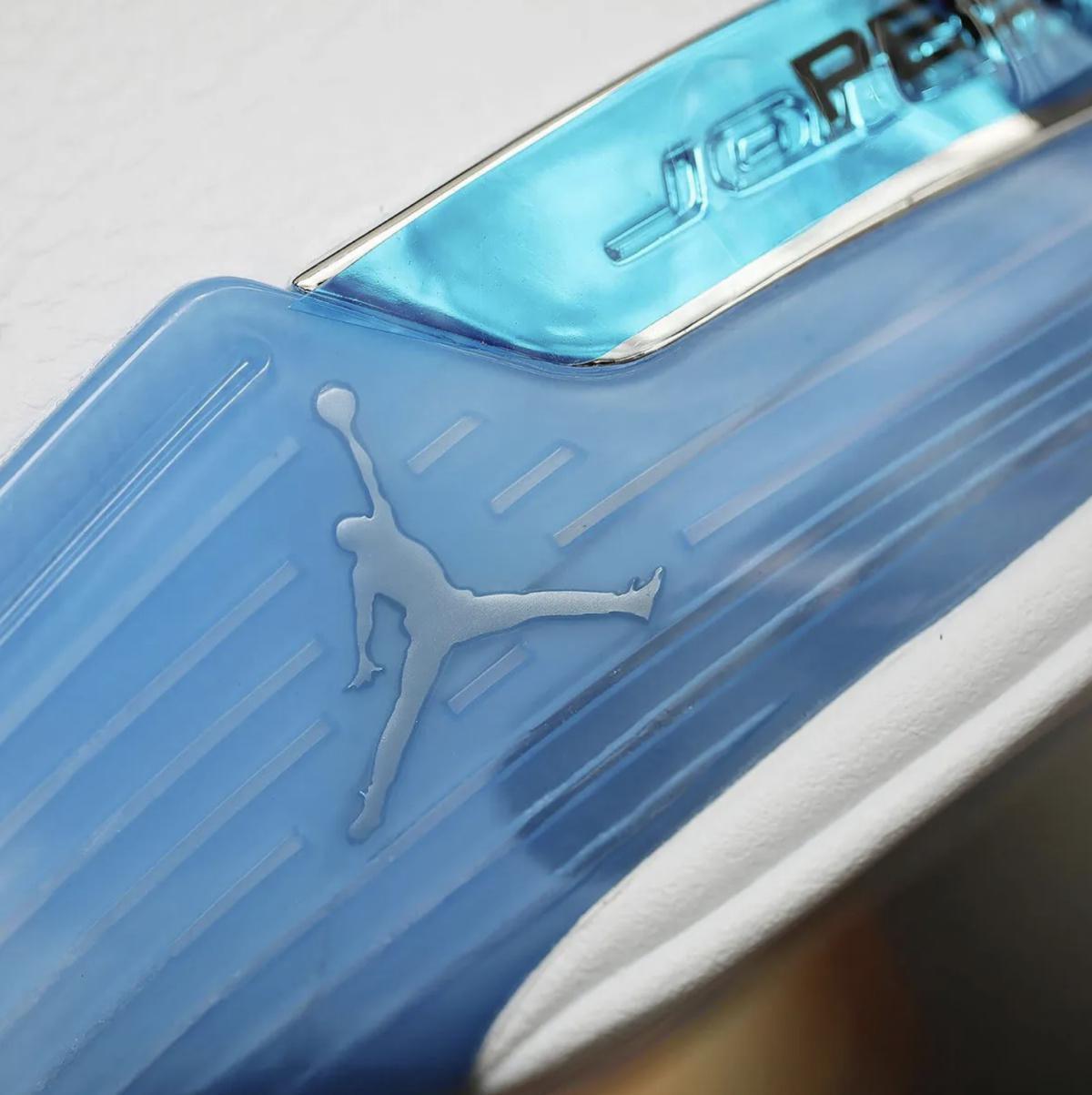 L'Air Jordan 17 Low « UNC » revient le 28 août pour 300 $. L'Air Jordan 17 Low « UNC » revient le 28 août pour 300 $.