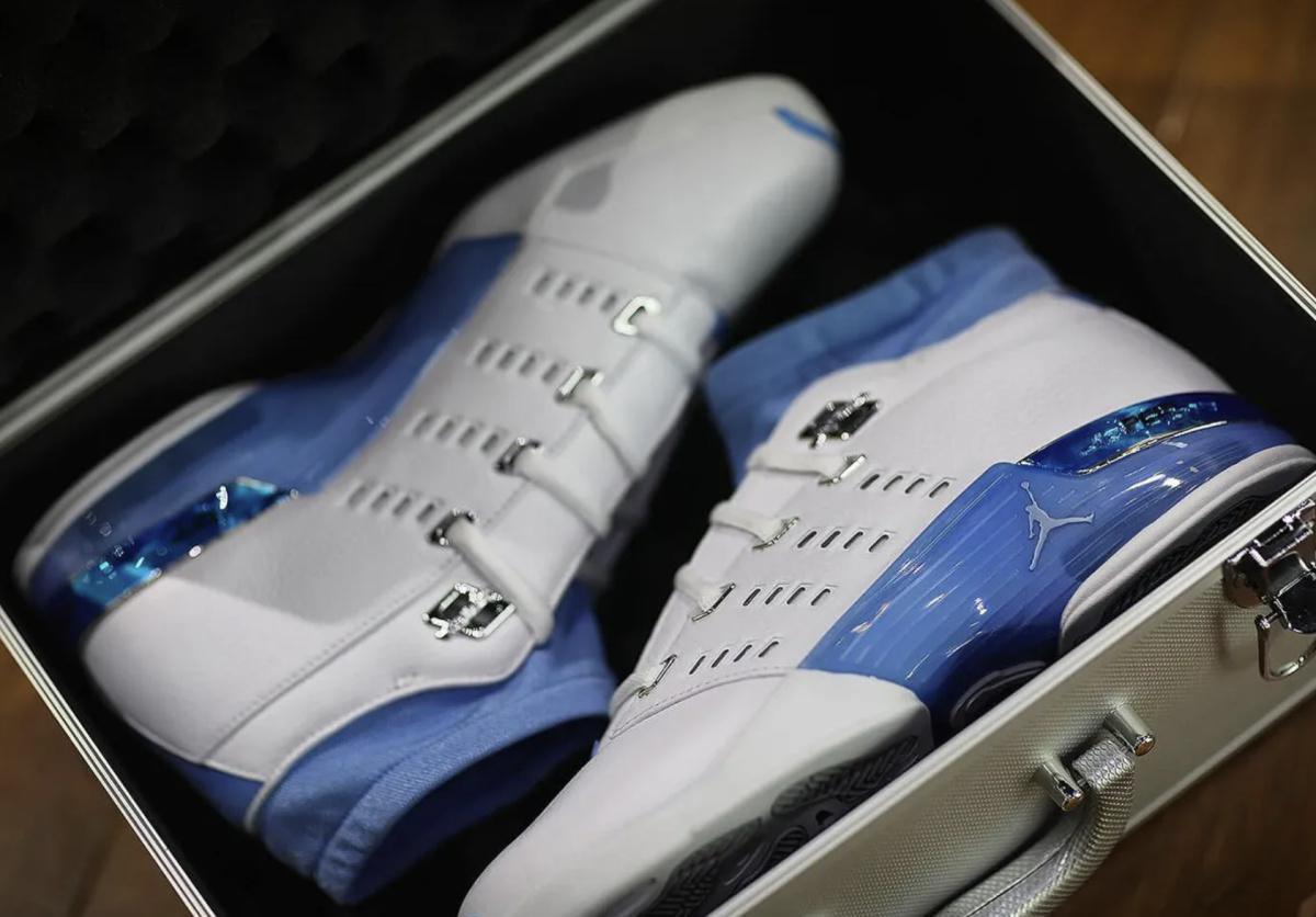L'Air Jordan 17 Low « UNC » revient le 28 août pour 300 $. L'Air Jordan 17 Low « UNC » revient le 28 août pour 300 $.