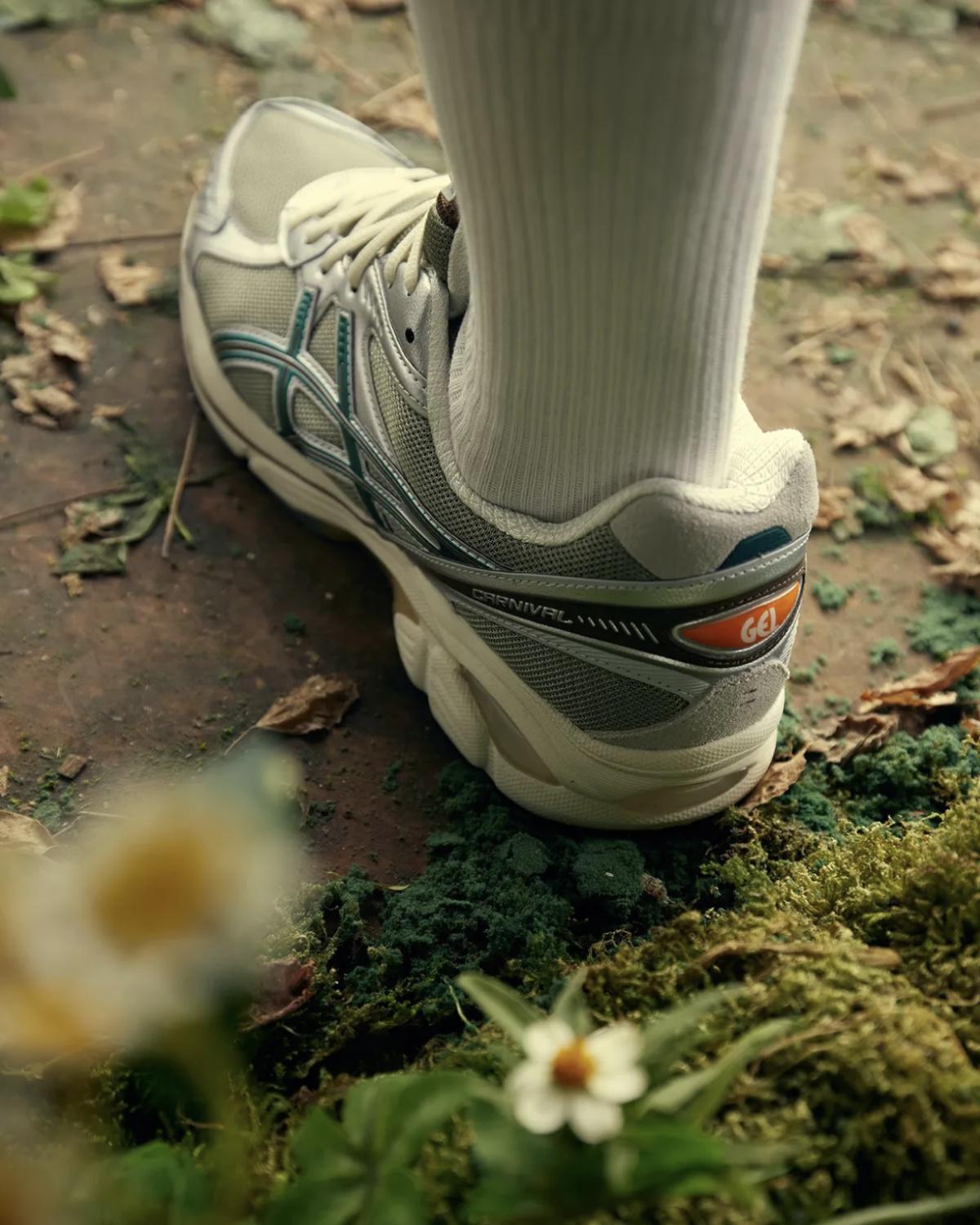 Le Carnaval de Bangkok s'apprête à inaugurer sa collaboration avec la ASICS GT-2160 « Concrete Bloom ». Le Carnaval de Bangkok s'apprête à inaugurer sa collaboration avec la ASICS GT-2160 « Concrete Bloom ».