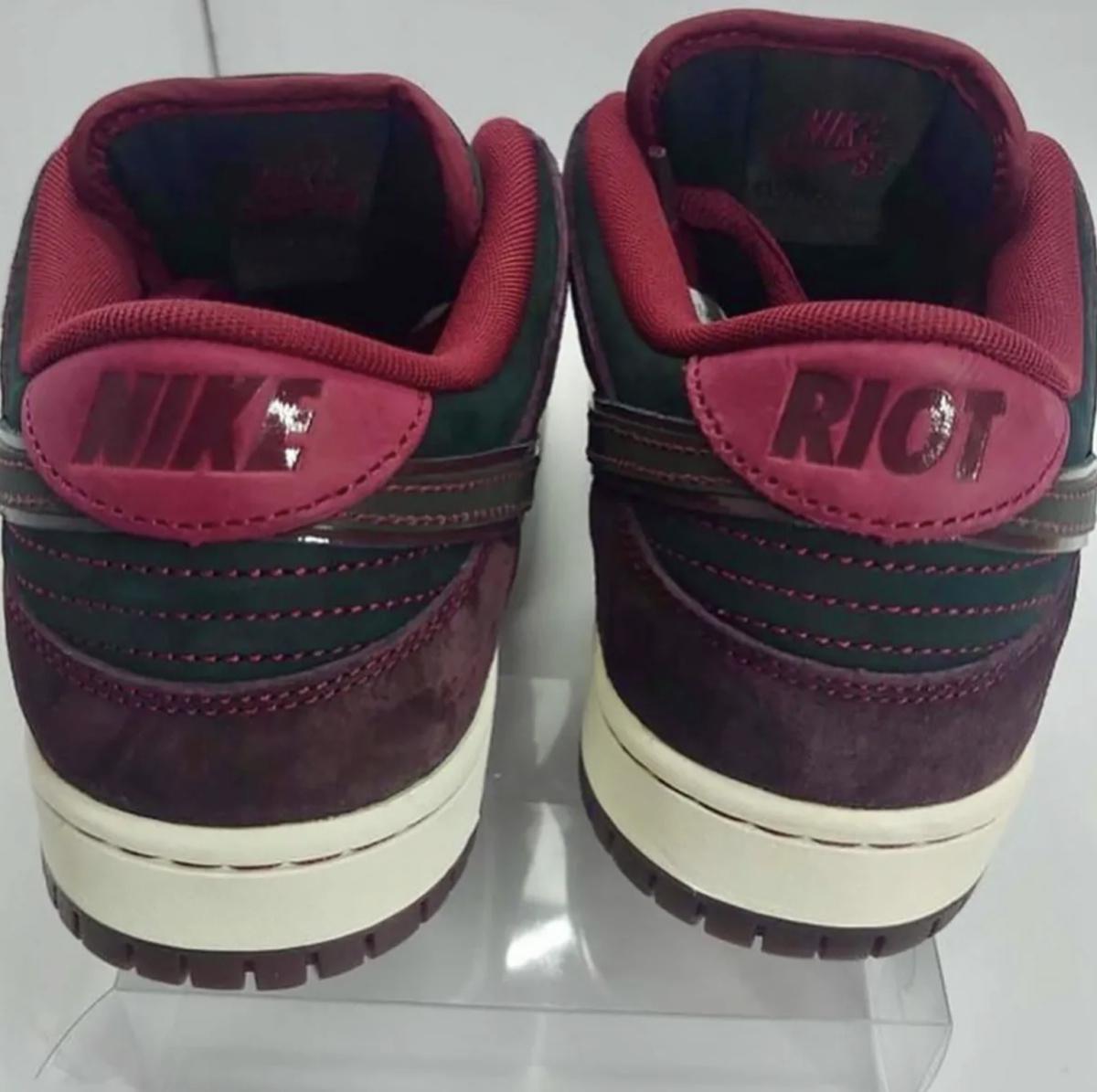 Le Riot Skateshop de Bordeaux apporte du vin à sa collaboration avec la Nike SB Dunk Low Le Riot Skateshop de Bordeaux apporte du vin à sa collaboration avec la Nike SB Dunk Low