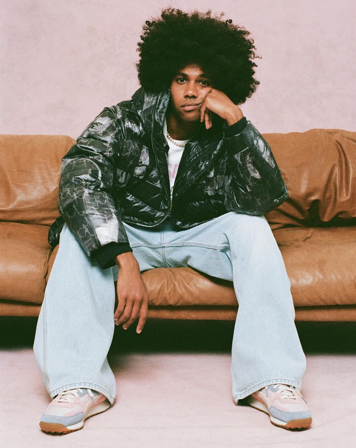 PUMA et KidSuper font appel à des comiques de stand-up pour lancer leur dernière collection PUMA et KidSuper font appel à des comiques de stand-up pour lancer leur dernière collection