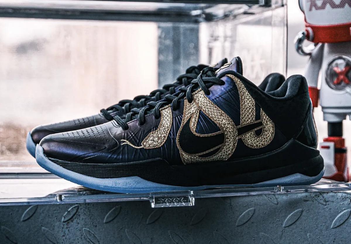 Regard détaillé sur la Nike Kobe 5 Protro « Year Of The Mamba » Regard détaillé sur la Nike Kobe 5 Protro « Year Of The Mamba »