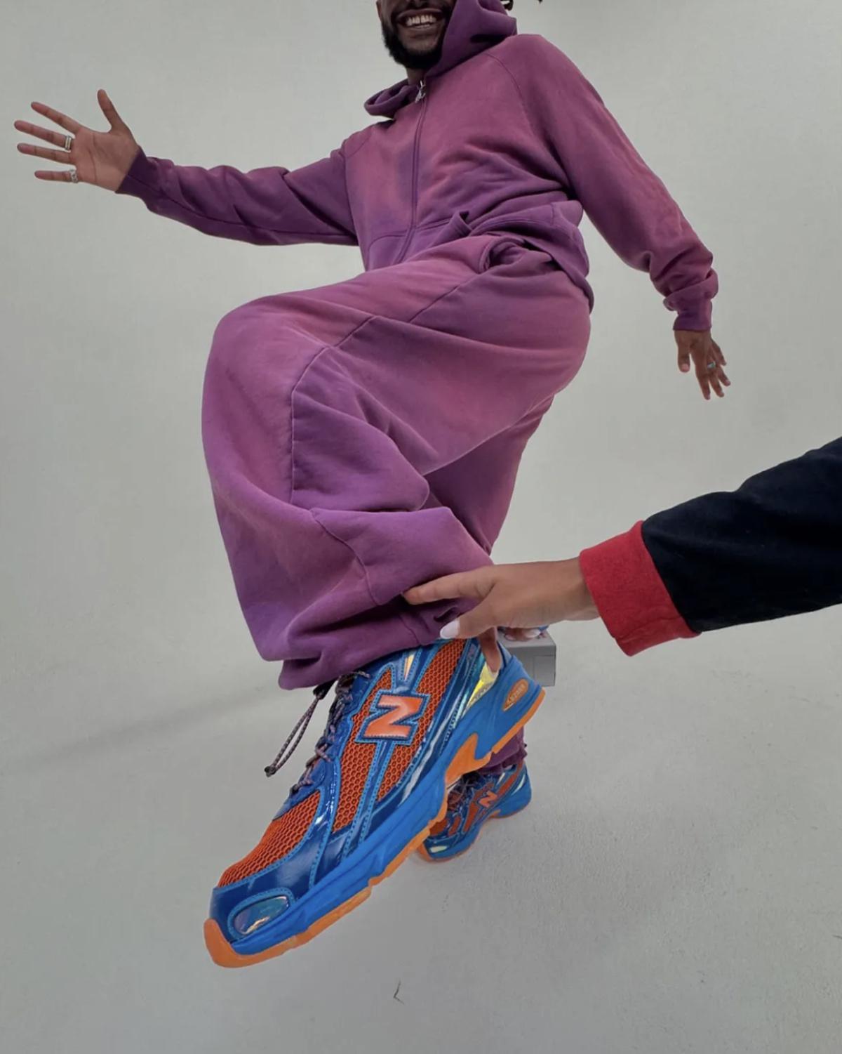 Premier regard sur la collaboration New Balance 740v2 « Benson Tech » d'Aminé Premier regard sur la collaboration New Balance 740v2 « Benson Tech » d'Aminé