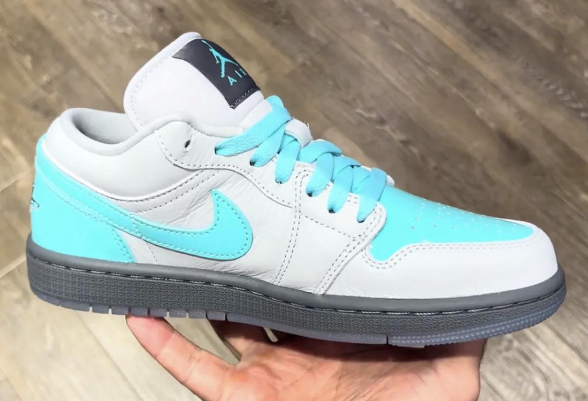 Des polaroïds de Michael Jordan ont été repérés à l'intérieur de cette Air Jordan 1 Low Des polaroïds de Michael Jordan ont été repérés à l'intérieur de cette Air Jordan 1 Low