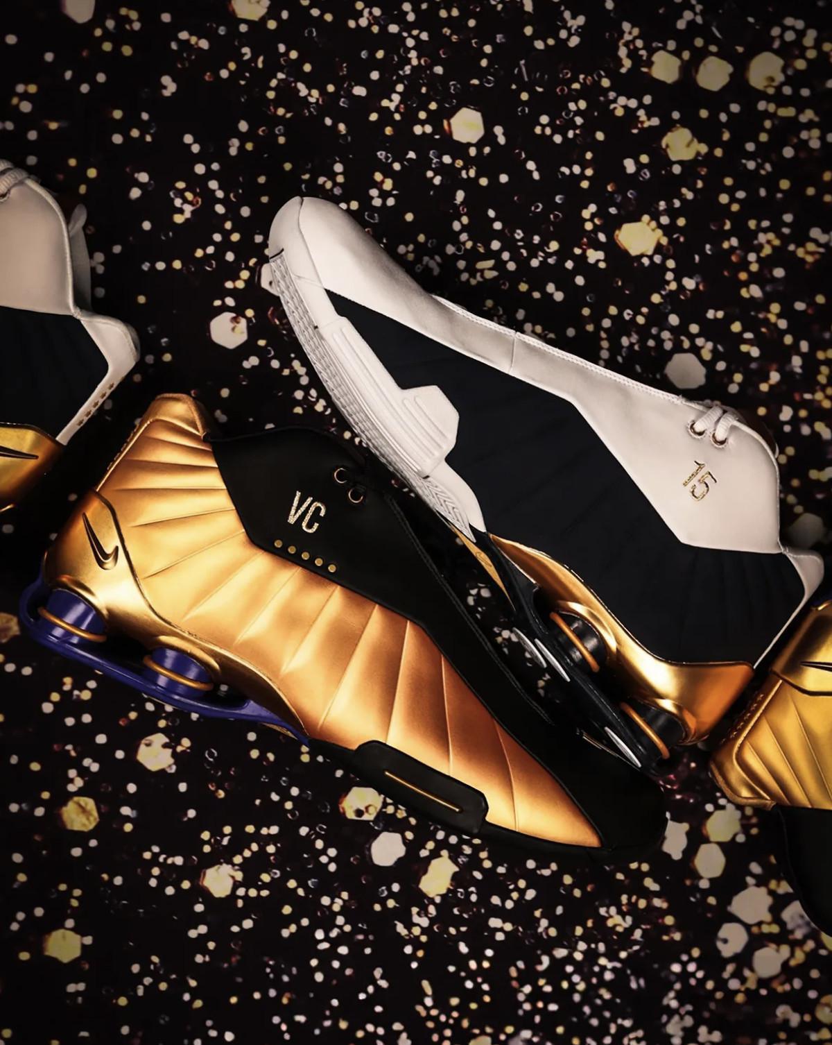 Nike offre à Vince Carter un paquet de Shox BB4 en l'honneur de son intronisation au Hall of Fame Nike offre à Vince Carter un paquet de Shox BB4 en l'honneur de son intronisation au Hall of Fame