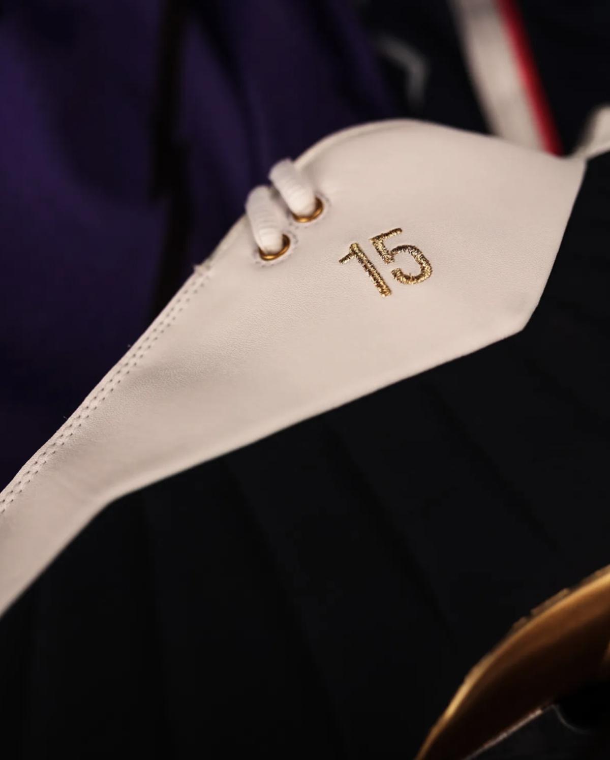 Nike offre à Vince Carter un paquet de Shox BB4 en l'honneur de son intronisation au Hall of Fame Nike offre à Vince Carter un paquet de Shox BB4 en l'honneur de son intronisation au Hall of Fame