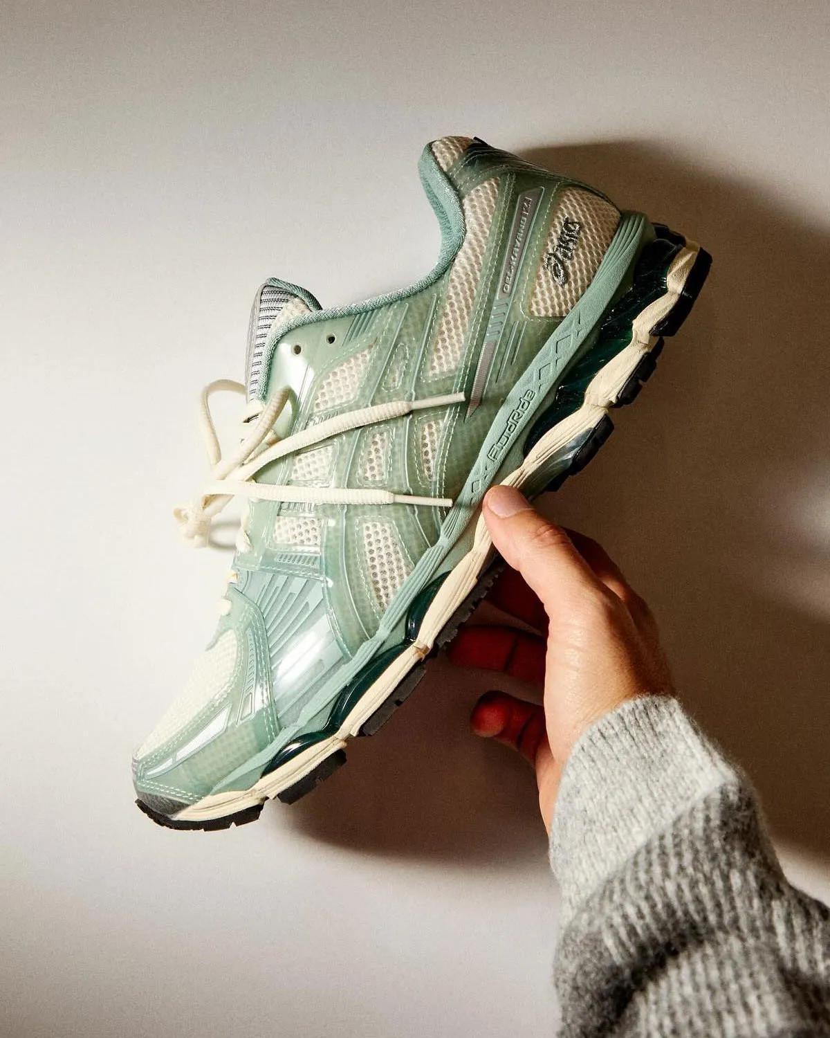 Ronnie Fieg dévoile les prochaines collaborations Kith x ASICS pour les fêtes de fin d'année 2024 Ronnie Fieg dévoile les prochaines collaborations Kith x ASICS pour les fêtes de fin d'année 2024