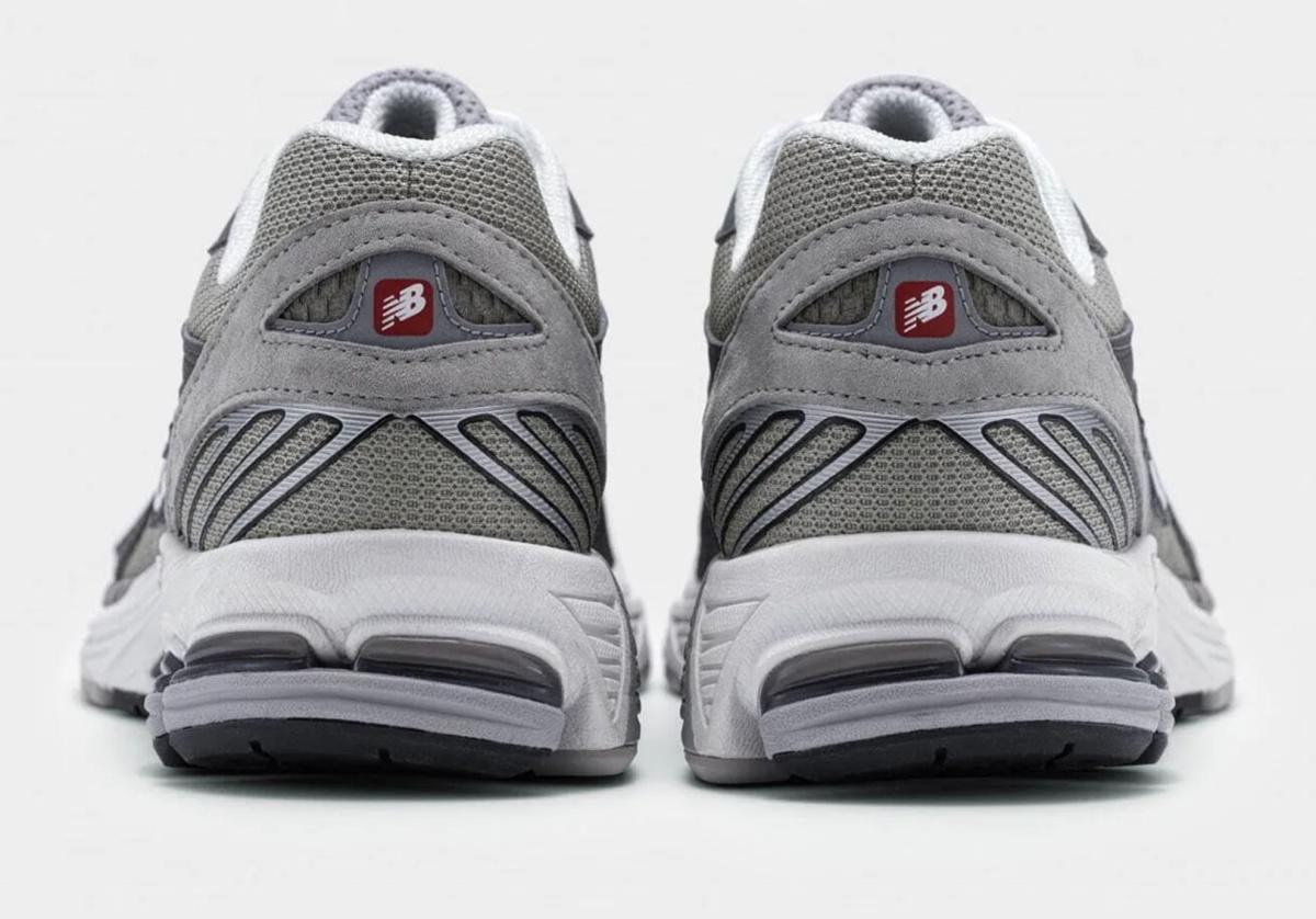 La COMME des GARÇONS x New Balance 860v2 sort le 18 octobre La COMME des GARÇONS x New Balance 860v2 sort le 18 octobre