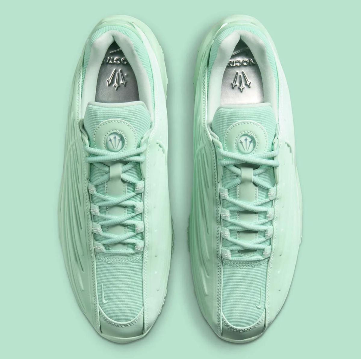 Drake laisse une menthe sur un oreiller avec le prochain Nike Hot Step 2 Drake laisse une menthe sur un oreiller avec le prochain Nike Hot Step 2