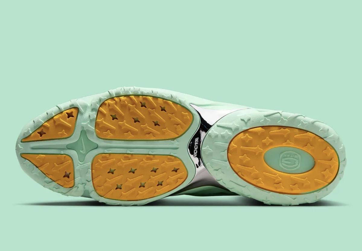 Drake laisse une menthe sur un oreiller avec le prochain Nike Hot Step 2 Drake laisse une menthe sur un oreiller avec le prochain Nike Hot Step 2