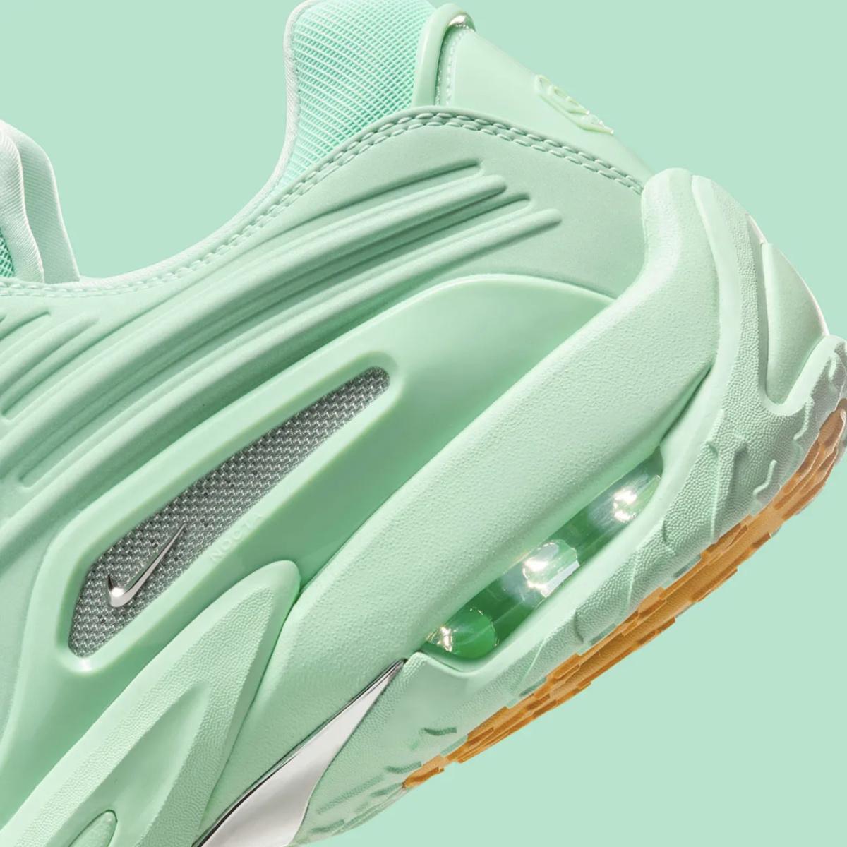 Drake laisse une menthe sur un oreiller avec le prochain Nike Hot Step 2 Drake laisse une menthe sur un oreiller avec le prochain Nike Hot Step 2