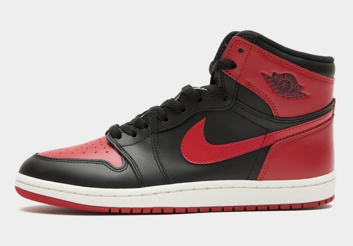 Images officielles du détaillant de l'Air Jordan 1 Hi '85 « Bred » Images officielles du détaillant de l'Air Jordan 1 Hi '85 « Bred »