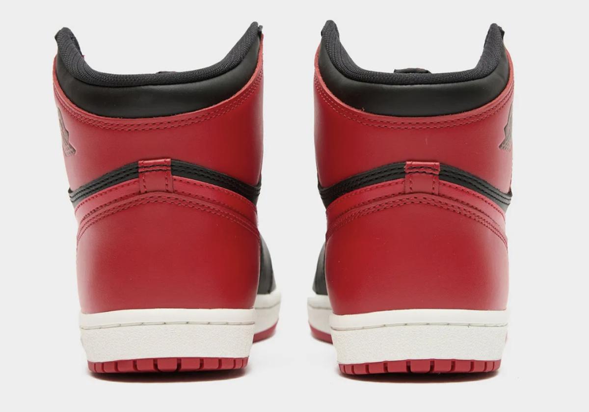 Images officielles du détaillant de l'Air Jordan 1 Hi '85 « Bred » Images officielles du détaillant de l'Air Jordan 1 Hi '85 « Bred »