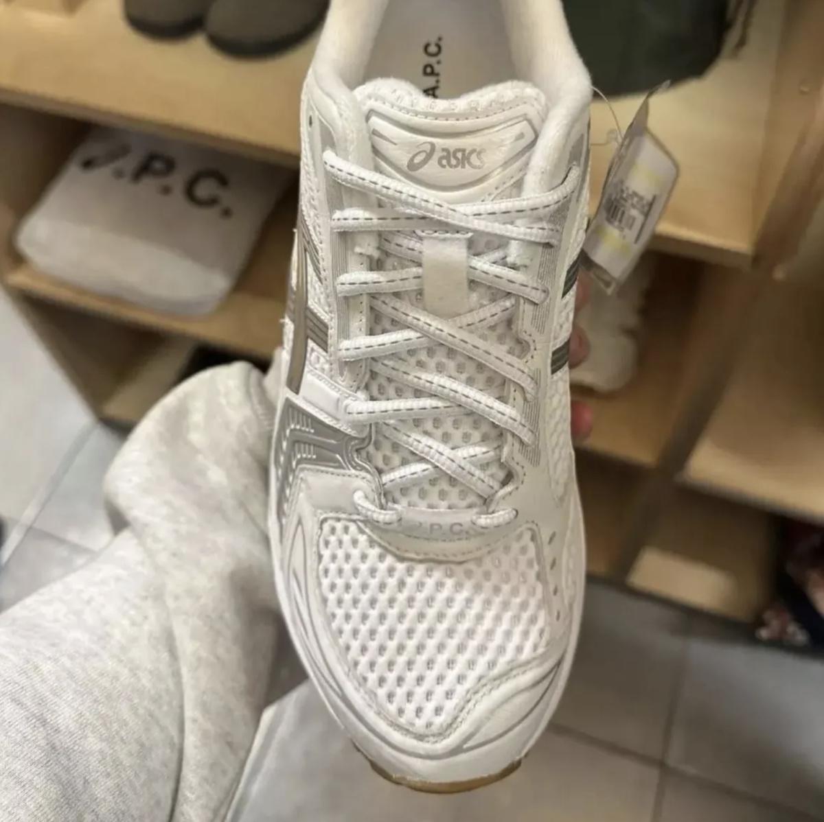 A.P.C. apporte le luxe parisien à la ASICS GEL-Kayano 14 A.P.C. apporte le luxe parisien à la ASICS GEL-Kayano 14