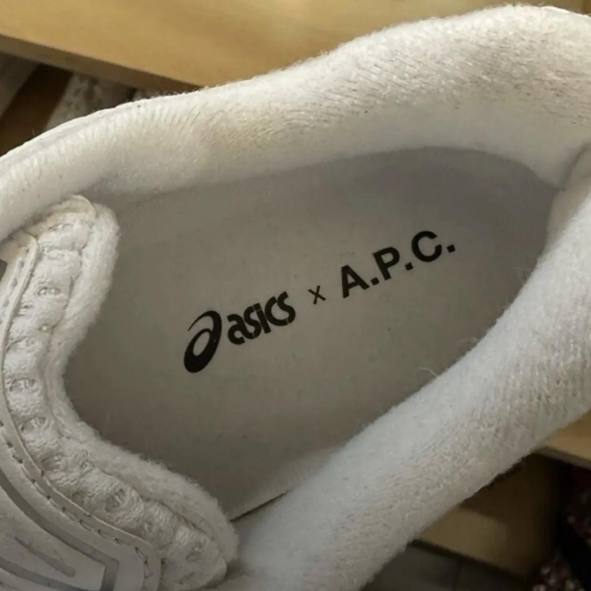 A.P.C. apporte le luxe parisien à la ASICS GEL-Kayano 14 A.P.C. apporte le luxe parisien à la ASICS GEL-Kayano 14