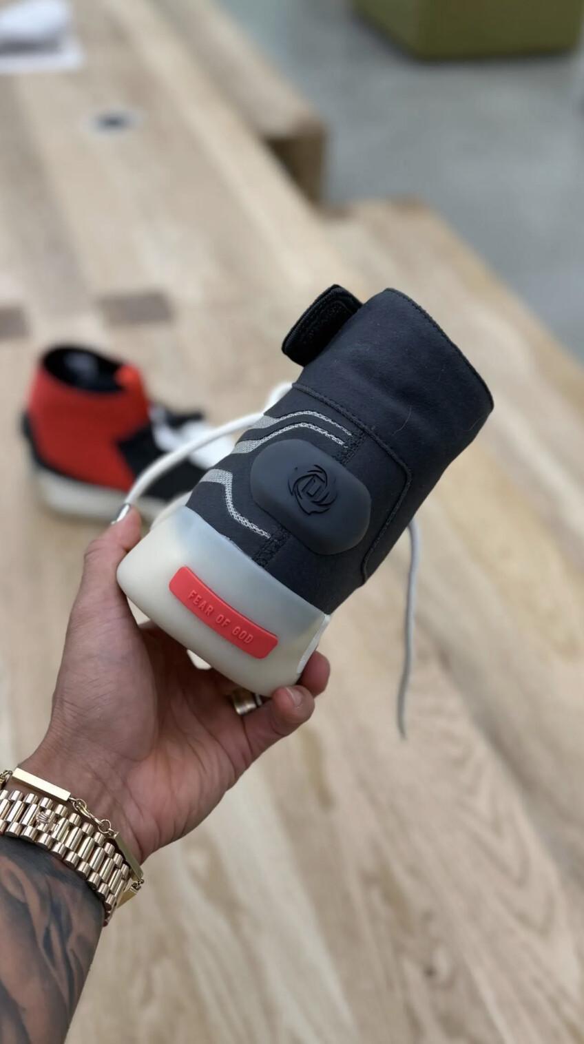 Jerry Lorenzo partage un échantillon de basket-ball « Derrick Rose » adidas x Fear Of God Athletics II Jerry Lorenzo partage un échantillon de basket-ball « Derrick Rose » adidas x Fear Of God Athletics II