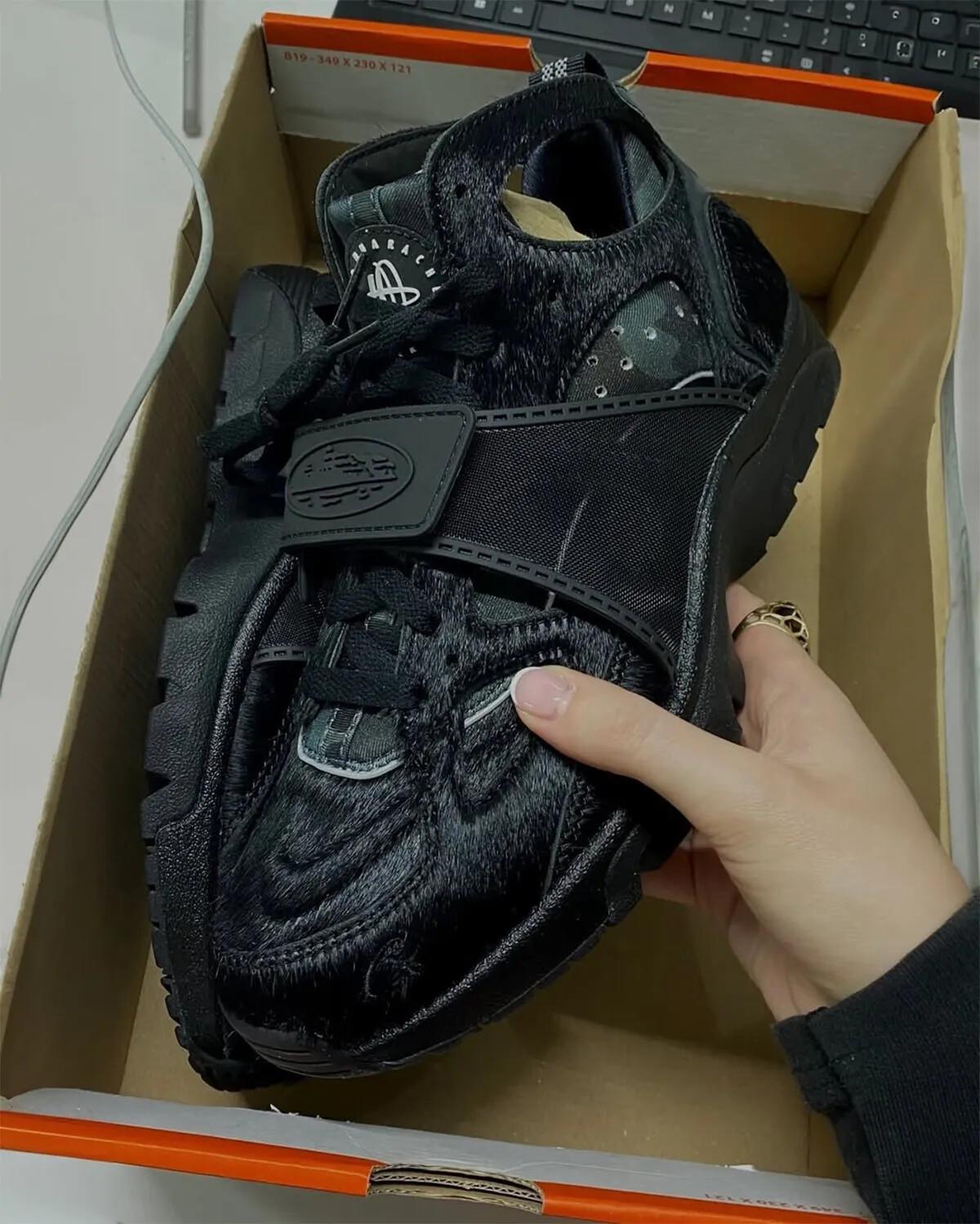 Corteiz lance sa Nike Air Trainer Huarache « Black » dans les kiosques de New York Corteiz lance sa Nike Air Trainer Huarache « Black » dans les kiosques de New York