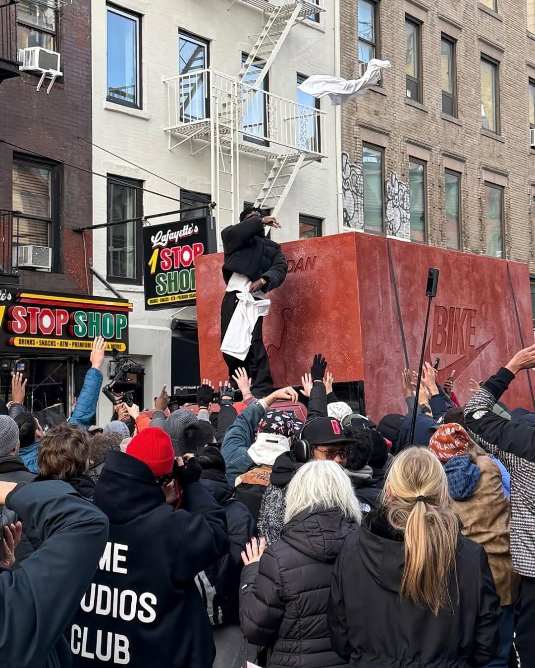 Nigel Sylvester et Jordan dévoilent l'activation du Bike Air Truck Nigel Sylvester et Jordan dévoilent l'activation du Bike Air Truck