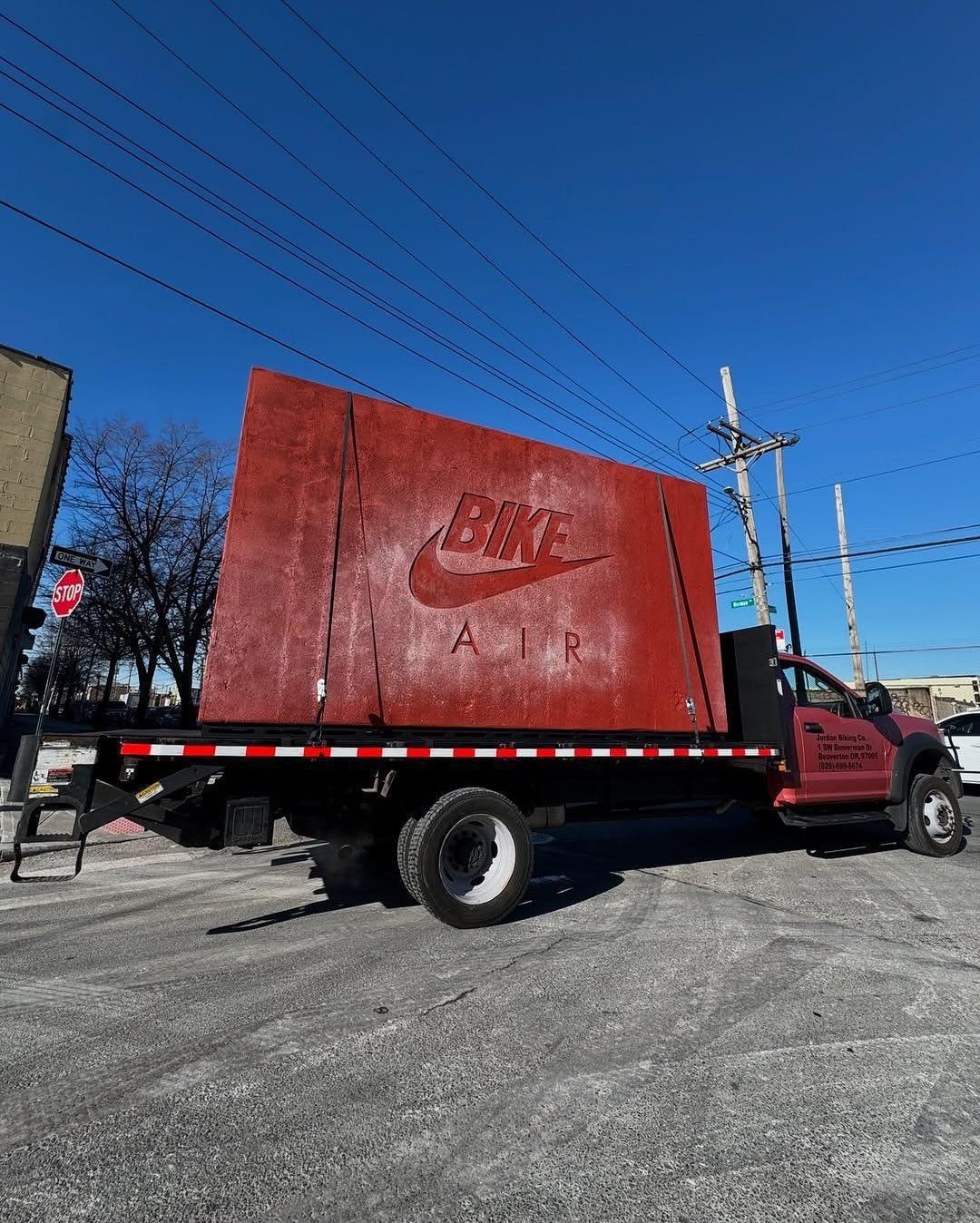 Nigel Sylvester et Jordan dévoilent l'activation du Bike Air Truck Nigel Sylvester et Jordan dévoilent l'activation du Bike Air Truck