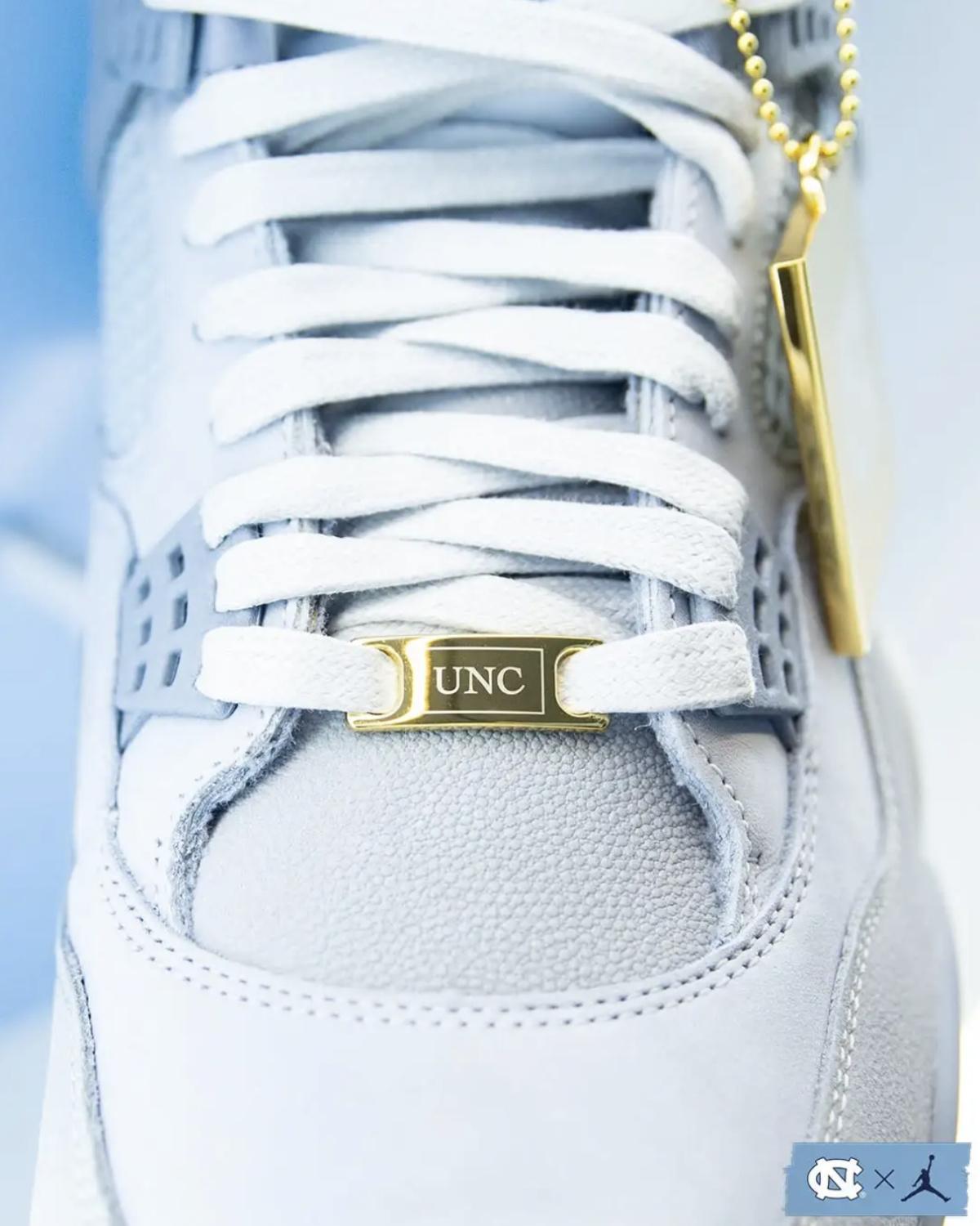 L'Air Jordan 4 « UNC » PE L'Air Jordan 4 « UNC » PE