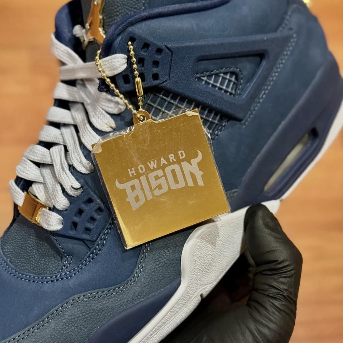 L'université d'Howard reçoit le traitement « First Class » de l'Air Jordan 4 PE L'université d'Howard reçoit le traitement « First Class » de l'Air Jordan 4 PE