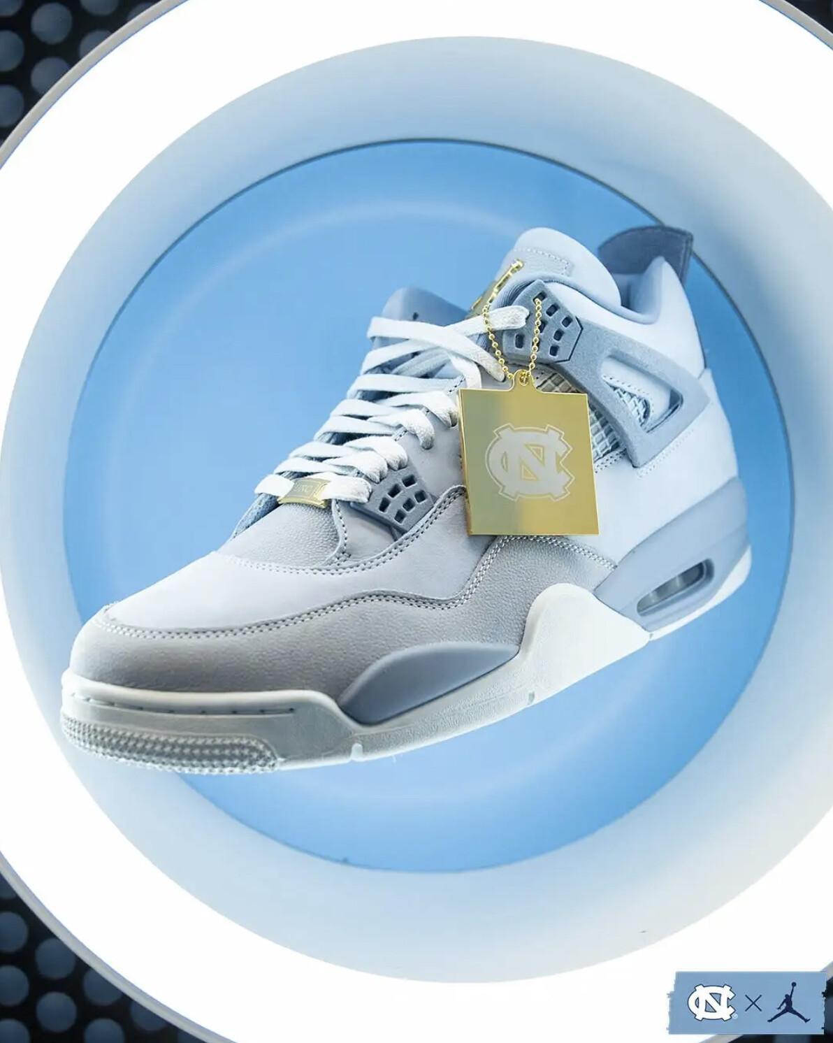L'Air Jordan 4 « UNC » PE dévoilé avec encore plus de bleu universitaire L'Air Jordan 4 « UNC » PE dévoilé avec encore plus de bleu universitaire